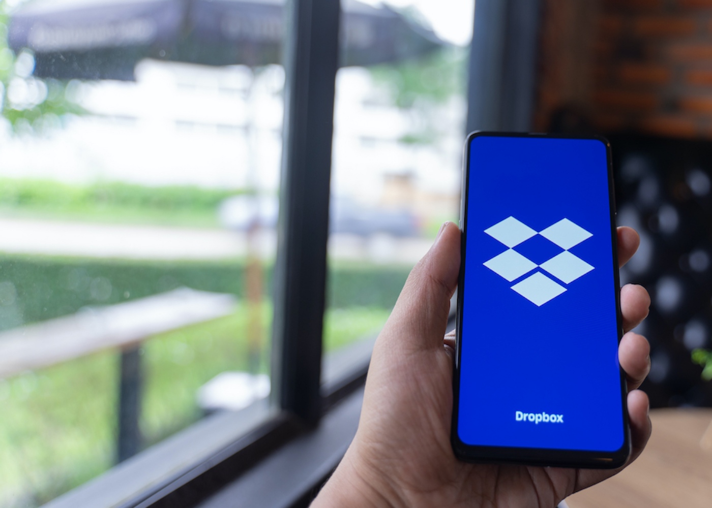 How to use dropbox in the UAE