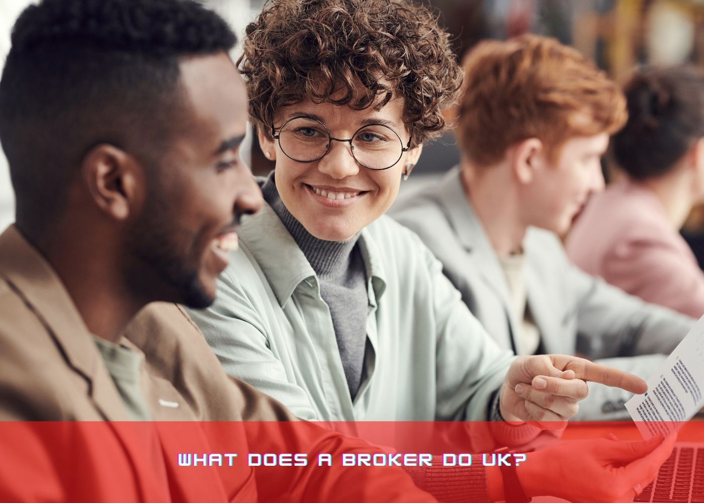 What does a broker do UK?