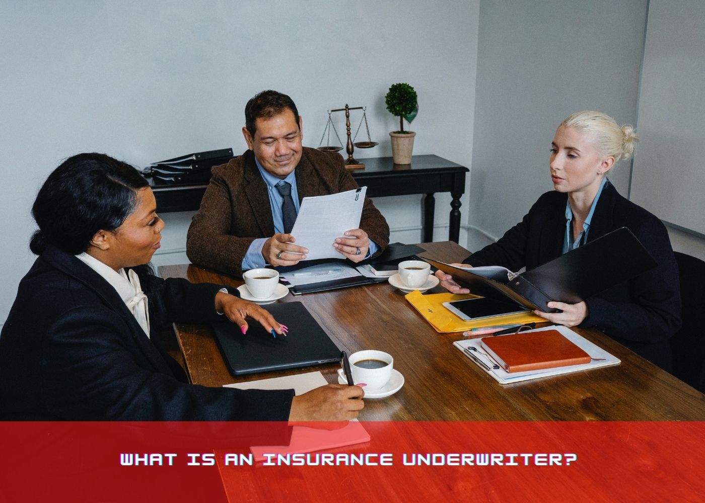 What is an Insurance Underwriter? 